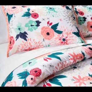 Multi-floral printed twin comforter & sham.